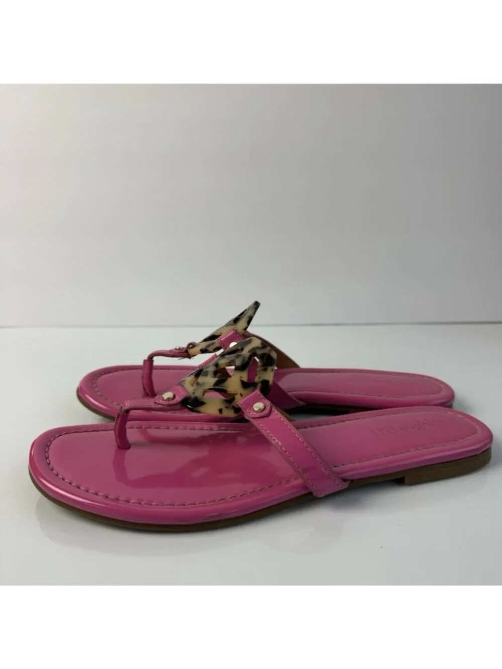 J. McLaughlin Lucy Pink Patent Leather Tortoise Medallion Thong Sandals Size 8.5